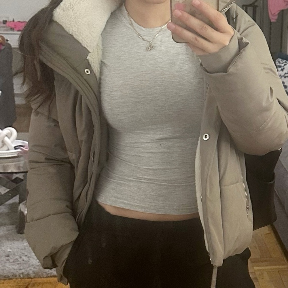Hollister Puffer Jacket XXS – Sherpa Lined – Beige